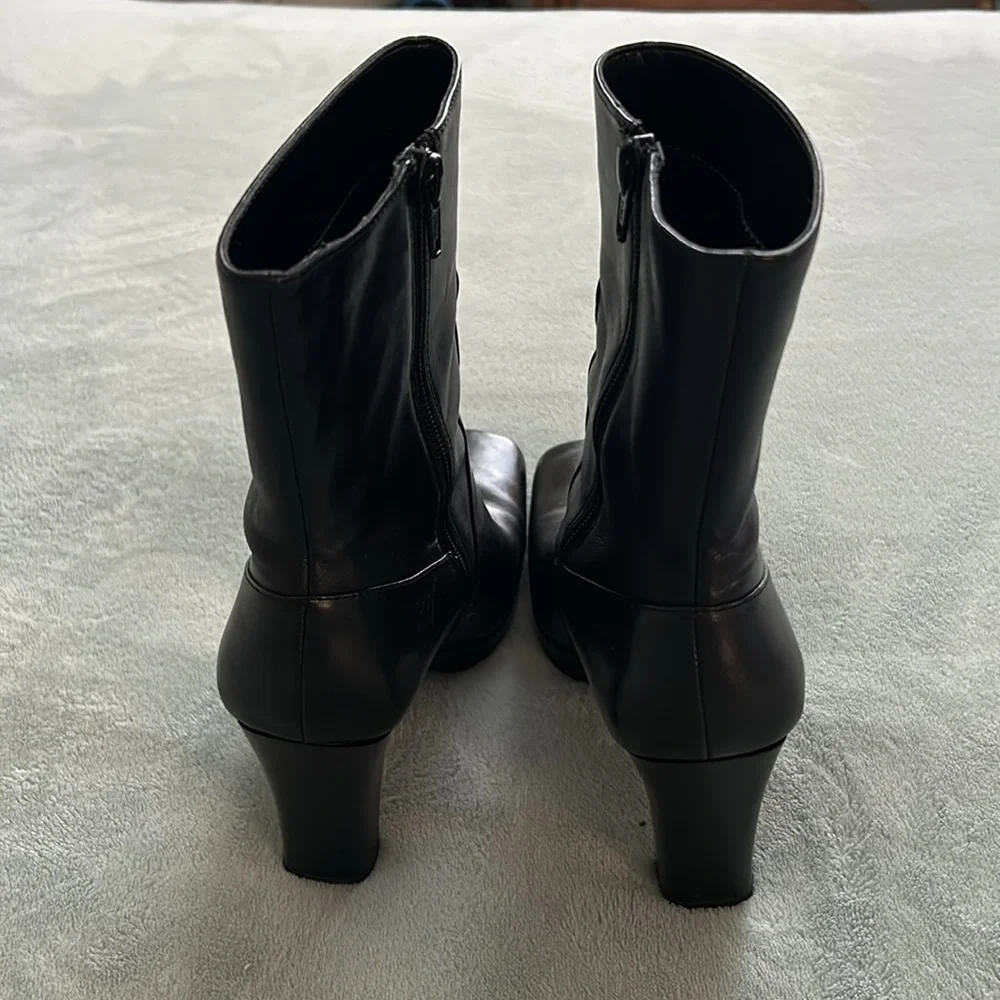 EUC Black Boots - Picture 2 of 3